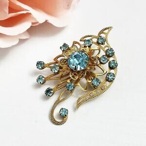 Vintage MCM Blue Stone Pronged Filagree Brooch Pin